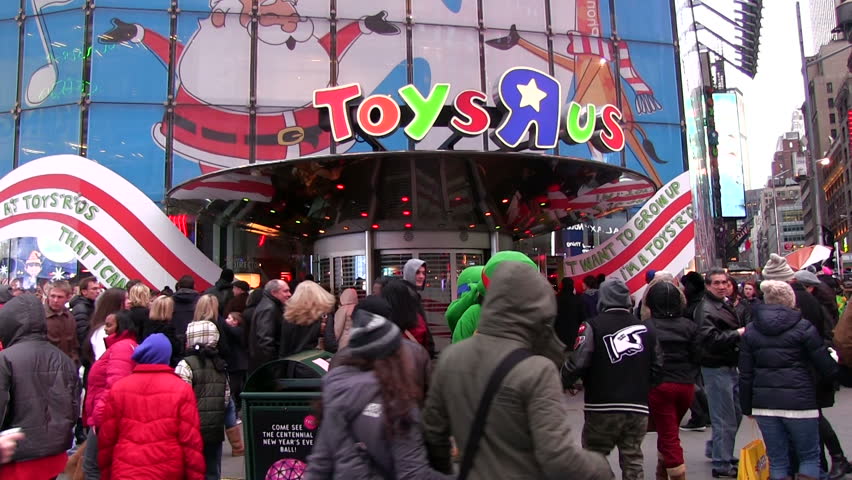 NEW YORK CITY, NY - DECEMBER 23: Toys R Us Store Weekend Before