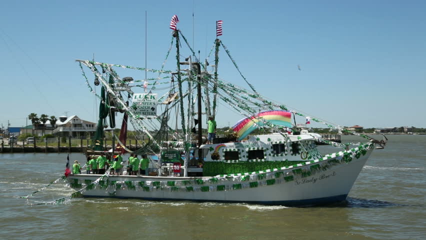 KEMAH, TEXAS/USA - MAY 8: Gaff Rigged Schooner Sails Past Kemah