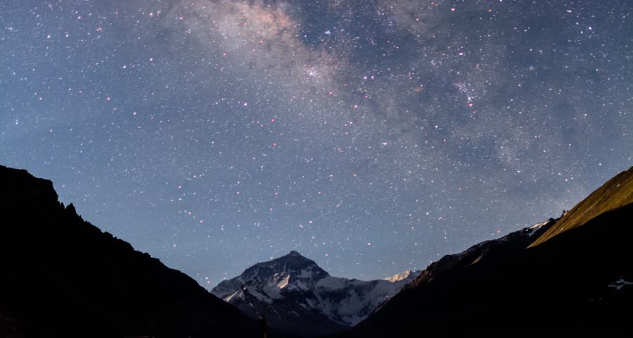 4K Timelapse Movie Of Everest Mt With Milky Way. From Tibet, China ...